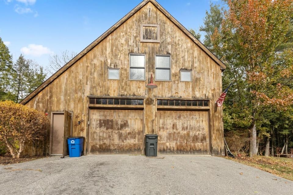 Big Red Cottage with Overflow Unit Near Sunapee and New London House in New London