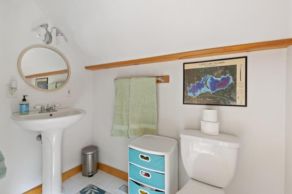 Big Red Cottage with Overflow Unit Near Sunapee and New London House in New London
