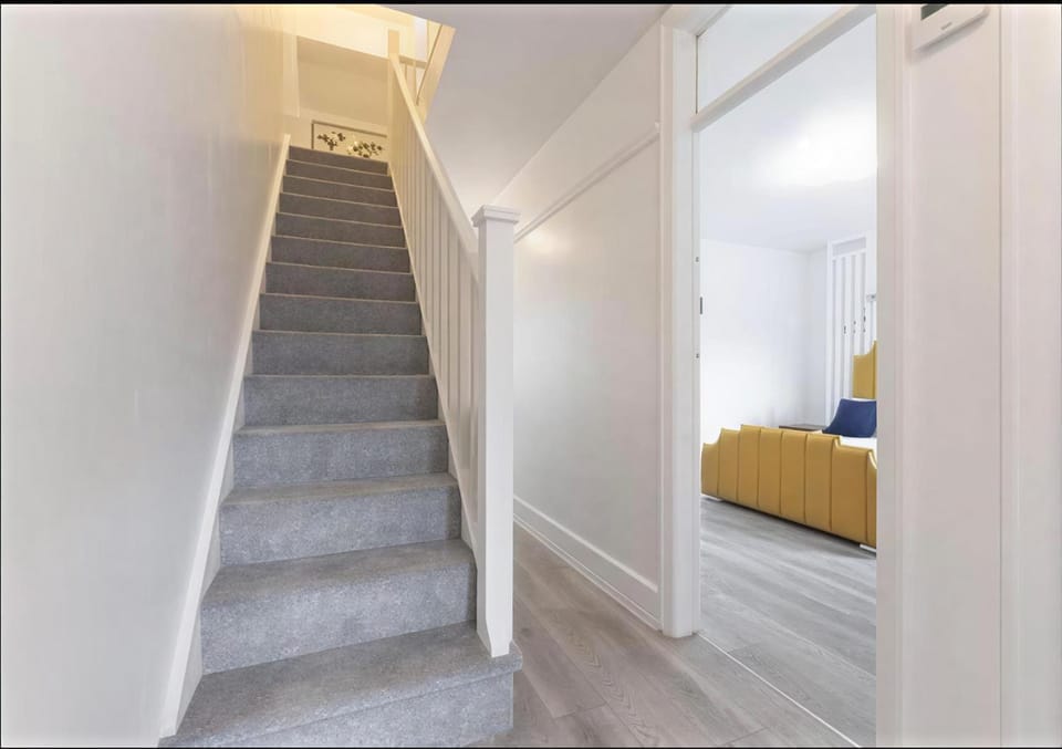 Walsgrave Road 3BR Multi-Floor Apartment Unit - Free Parking & WiFi Apartment in Coventry