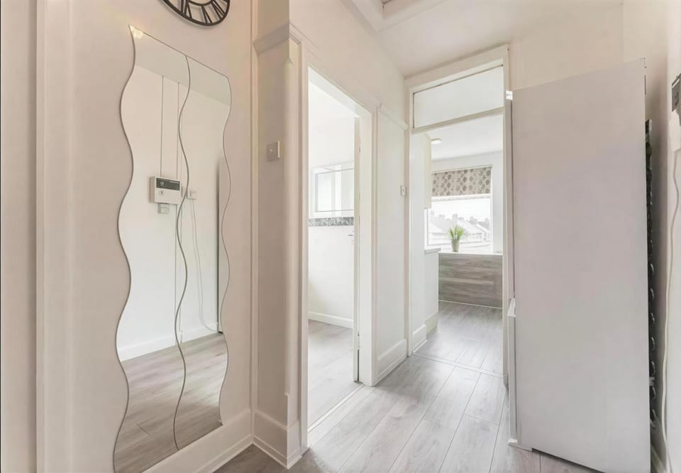 Walsgrave Road 3BR Multi-Floor Apartment Unit - Free Parking & WiFi Apartment in Coventry
