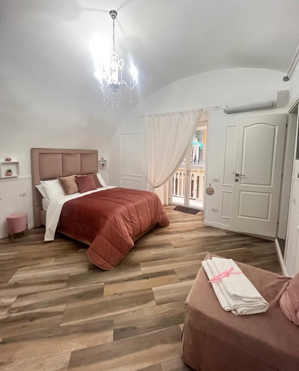 Bed, Living room, Photo of the whole room, Seating area, Bedroom, towels