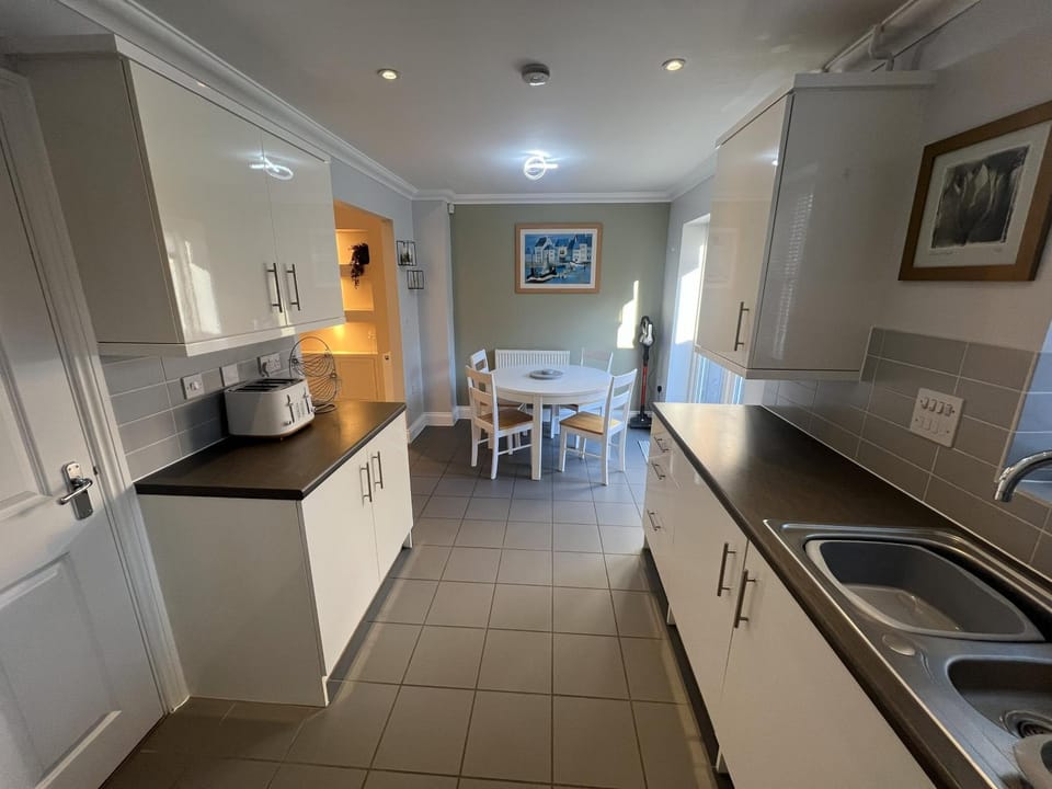 Kitchen or kitchenette, Kitchen or kitchenette