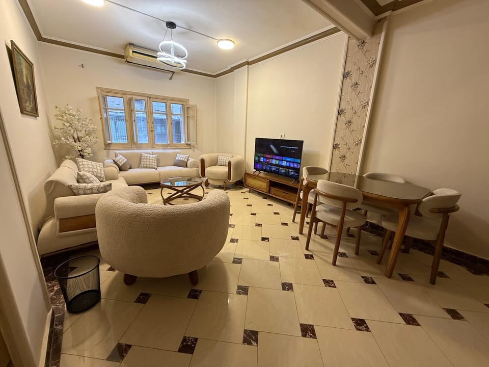 Downtown Two-bedroom apartment-Garden City Apartment in Cairo