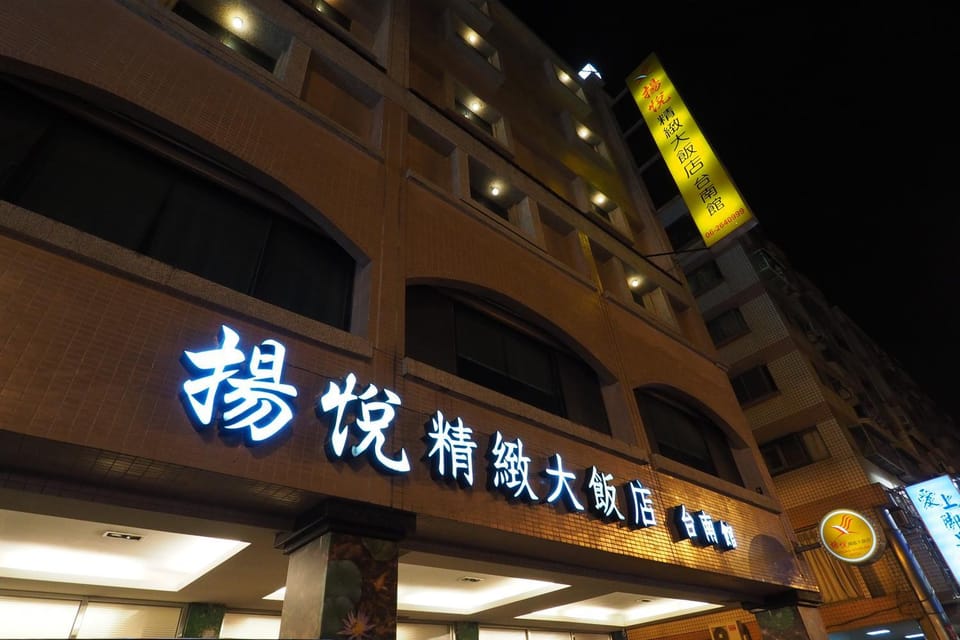Property building, Facade/entrance, Property logo or sign