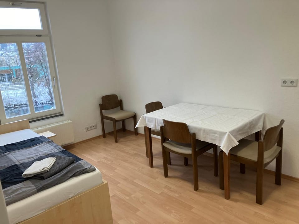 Bed, Living room, Photo of the whole room, Seating area, Dining area, Bedroom