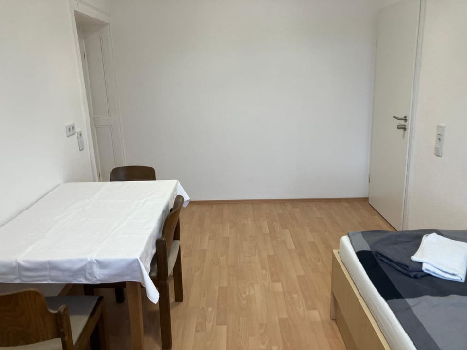 Bed, Living room, Photo of the whole room, Seating area, Dining area, Bedroom