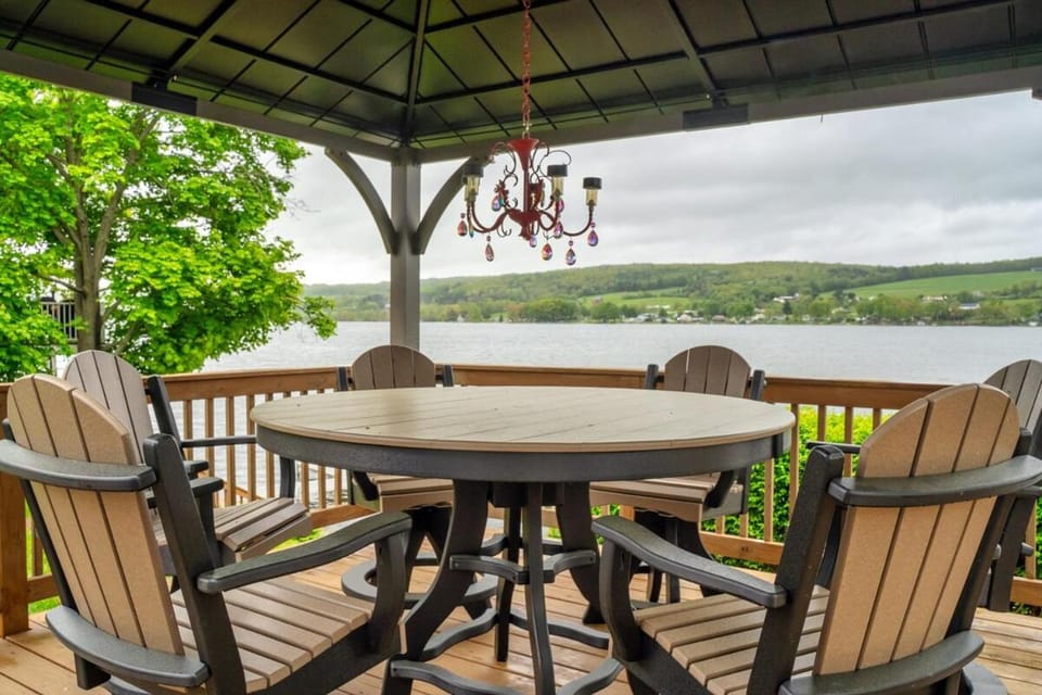 Waneta Lake - finger lakes wineries, racing, more House in Keuka Lake