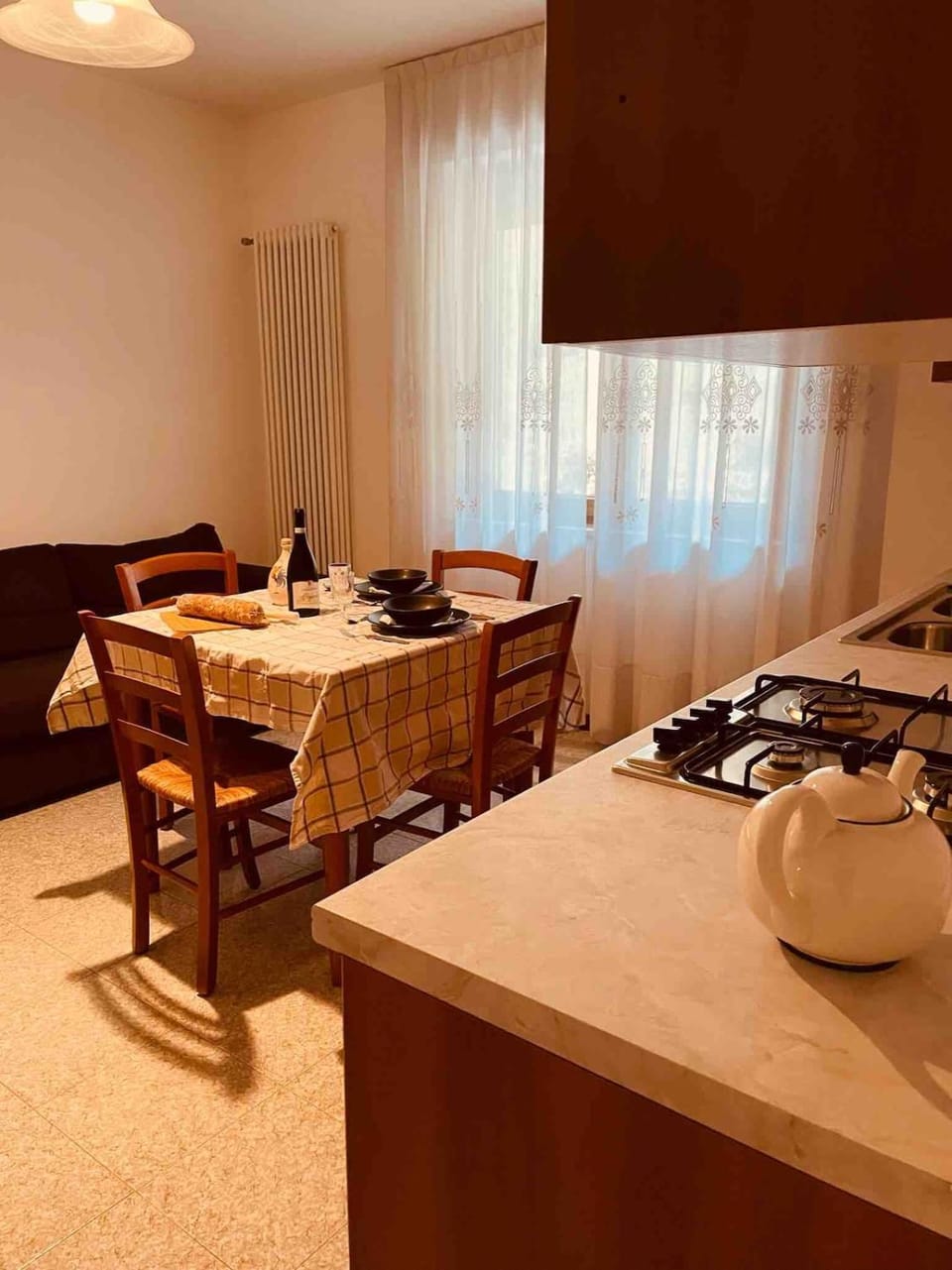 Kitchen or kitchenette, Dining area, stove
