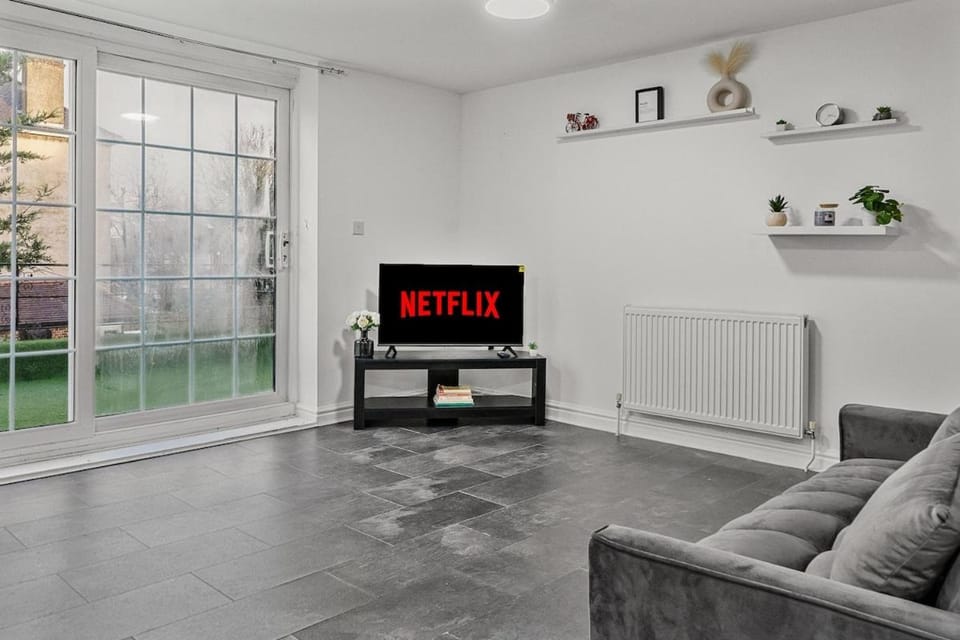 Balcony Terrace flat - 17 mins from Central London Apartment in Harrow