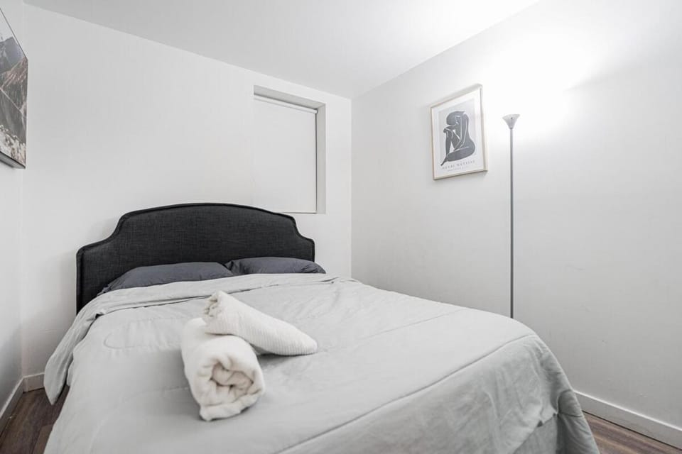 Griffintown Urban Nest 2BR Comfort Apartment in Montreal