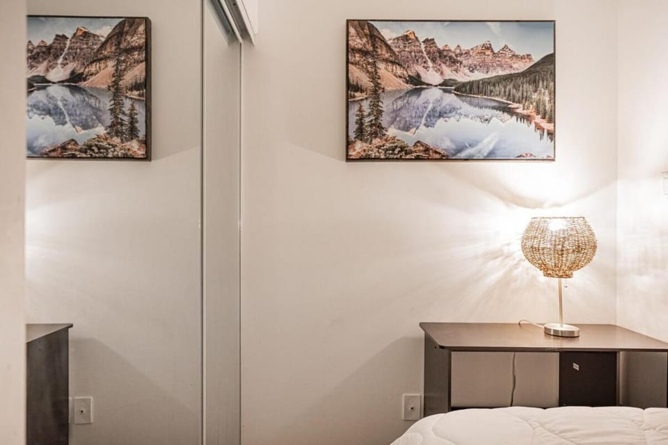 Griffintown Urban Nest 2BR Comfort Apartment in Montreal