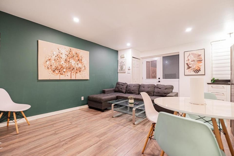 Griffintown Urban Nest 2BR Comfort Apartment in Montreal