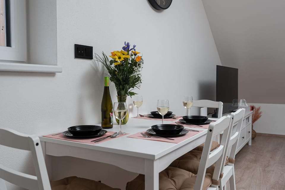 TV and multimedia, Dining area