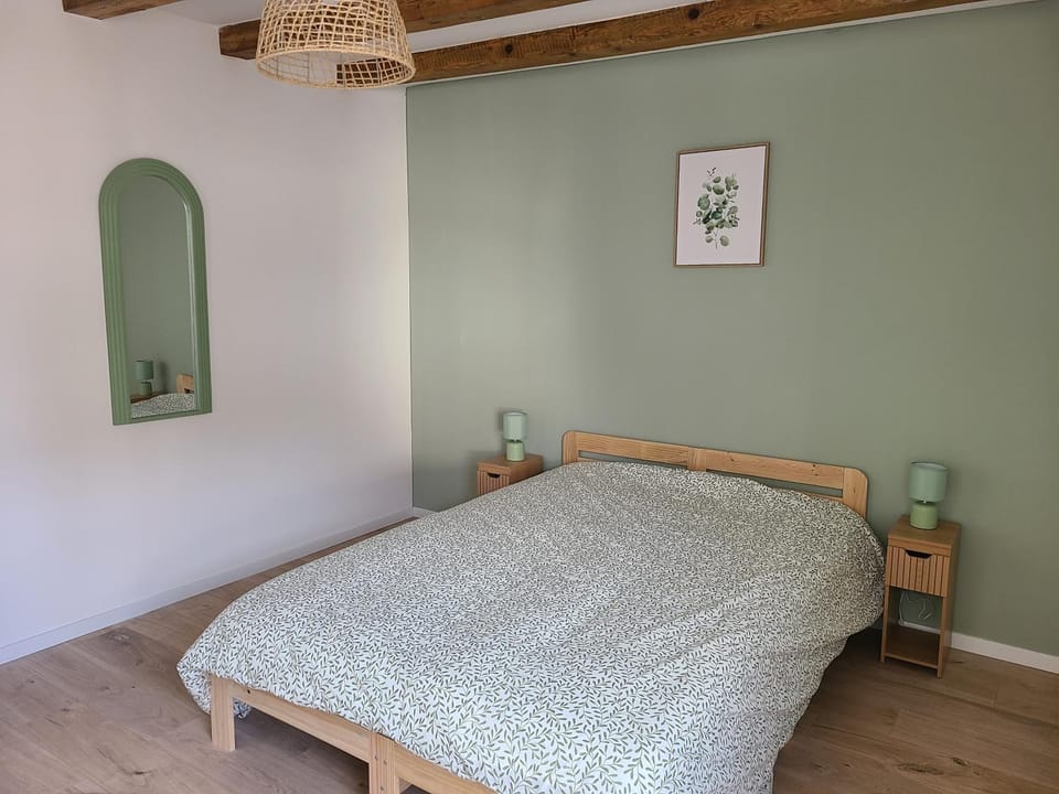 Bed, Photo of the whole room, Bedroom