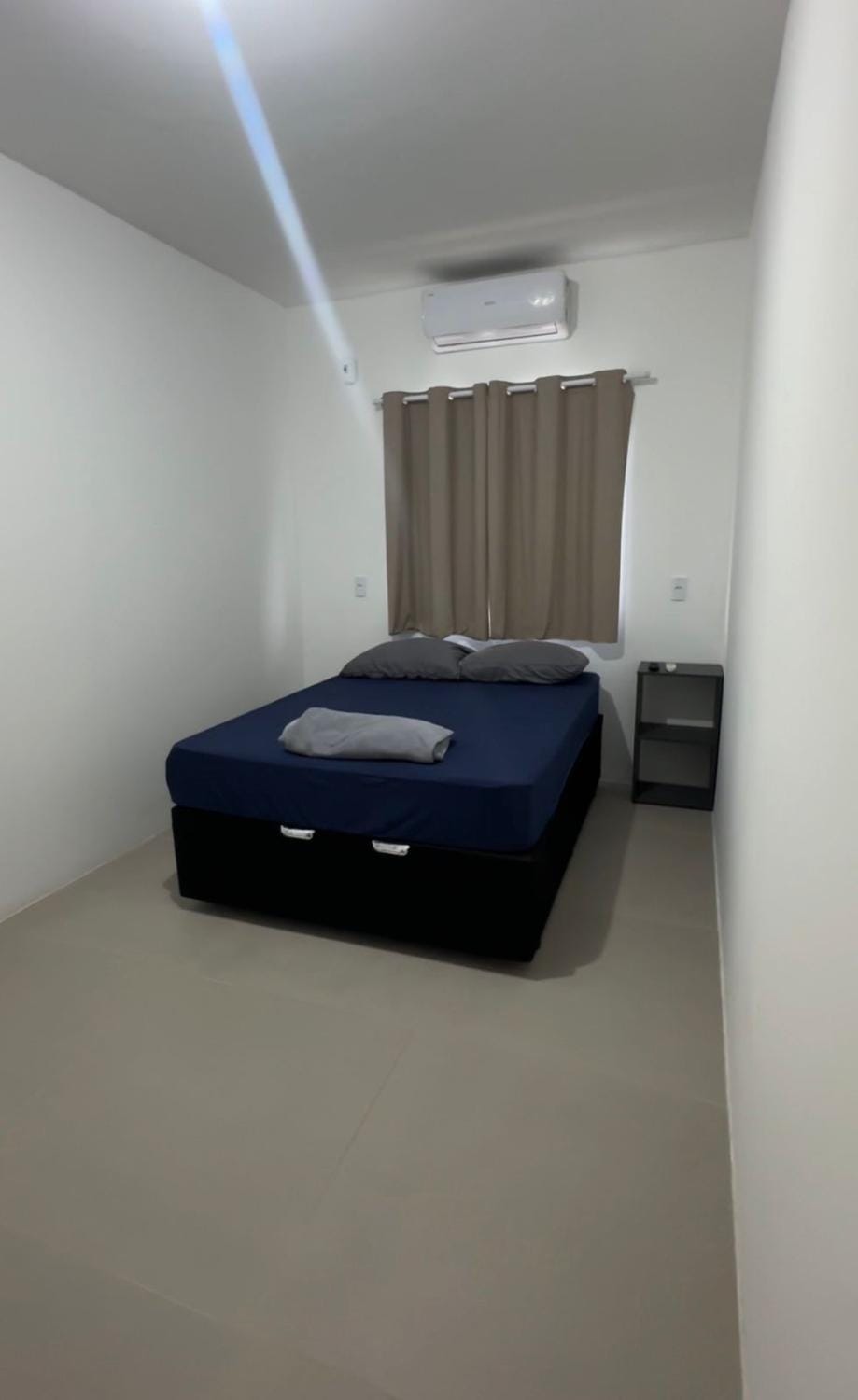 Bed, TV and multimedia, air conditioner