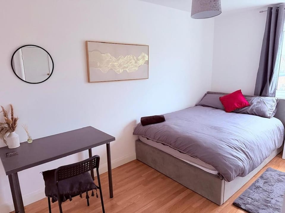 TLC Home Larches Apartment in Luton