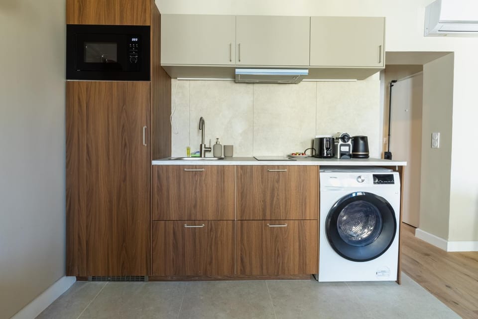 Facade/entrance, washing machine, kitchen