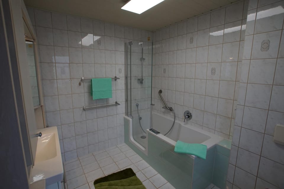 Bathroom, Bath