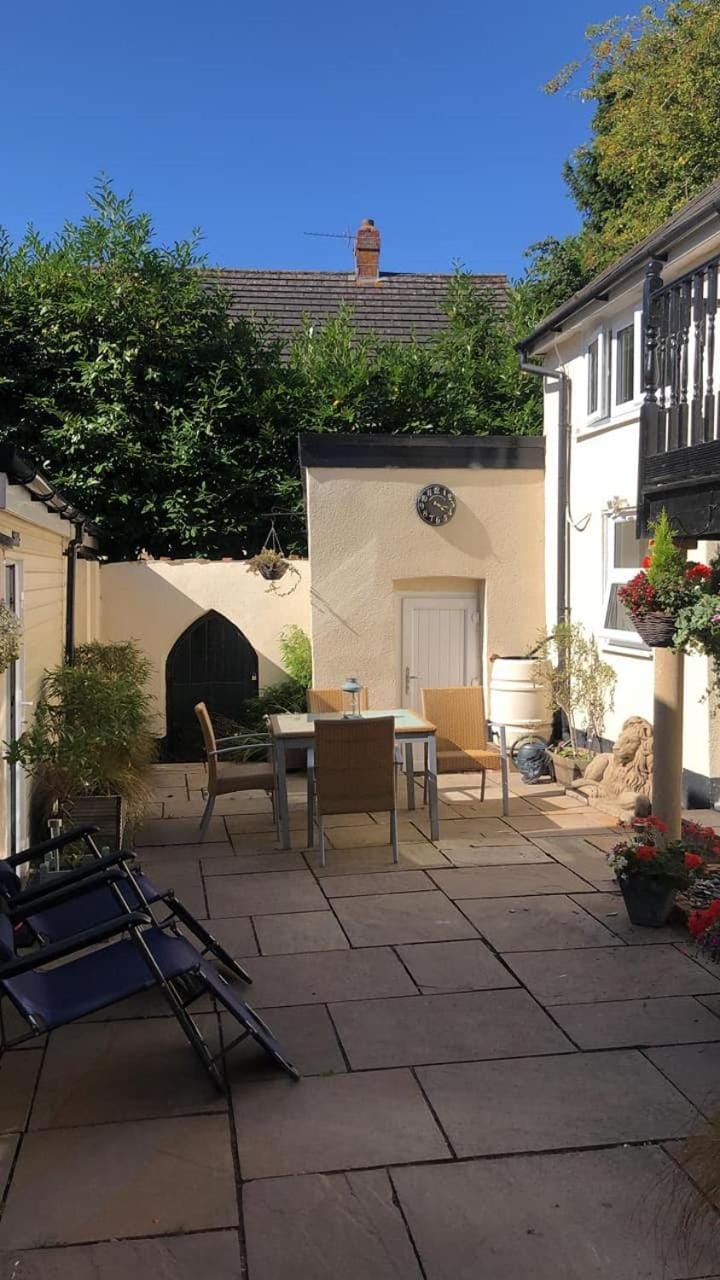 Patio, Seating area