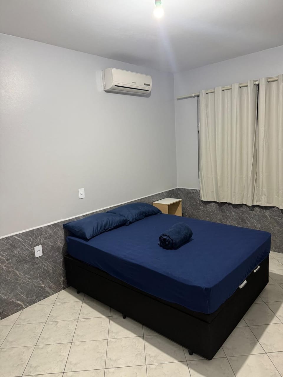 Bed, Bedroom, air conditioner