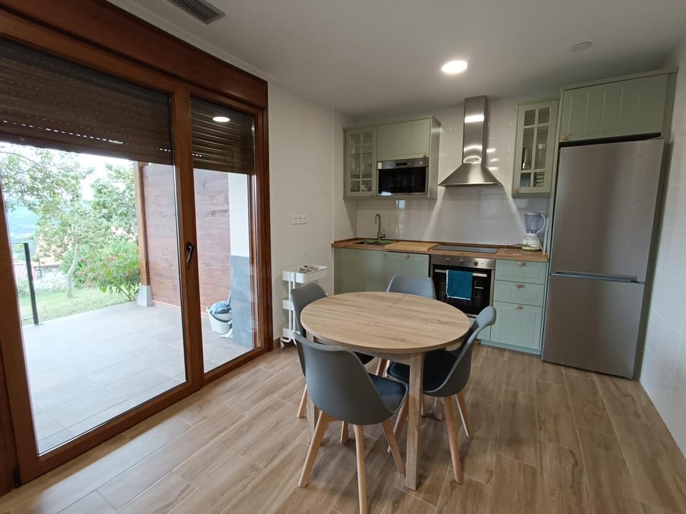 Balcony/Terrace, Kitchen or kitchenette, Dining area, dishwasher, oven, stove