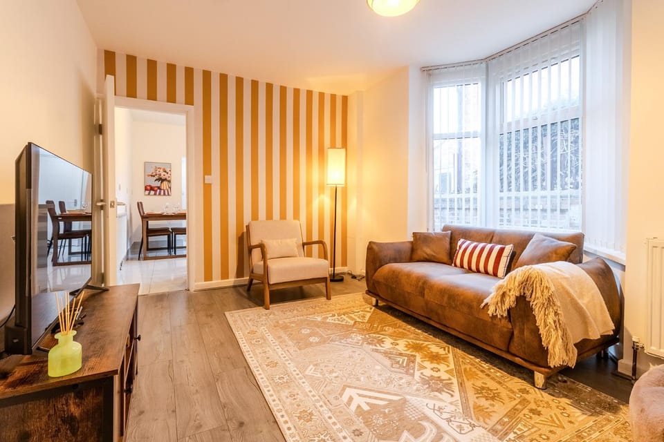 Living room, Photo of the whole room, Seating area