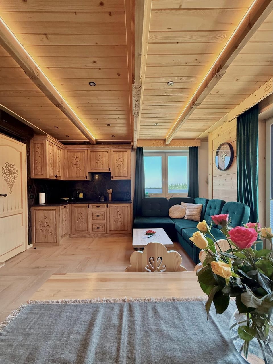 Kitchen or kitchenette, Living room, Seating area