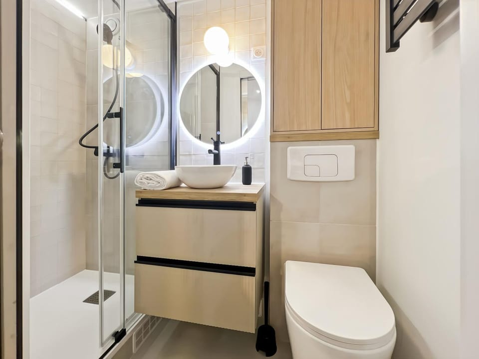 Shower, Toilet, Bathroom