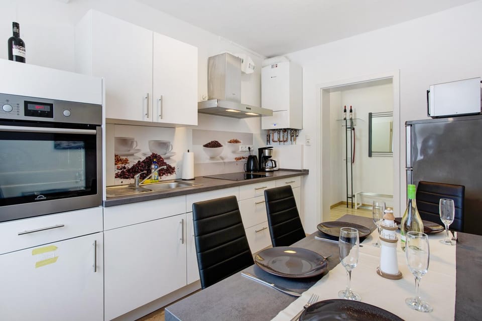 Kitchen or kitchenette, Living room