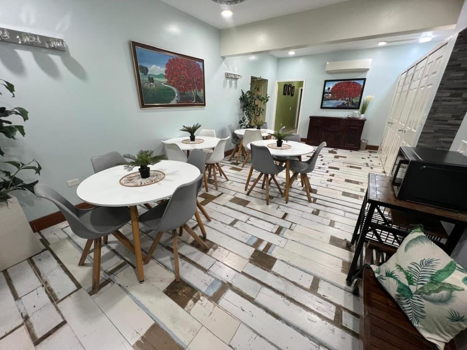 Property building, Communal lounge/ TV room, Decorative detail, Dining area