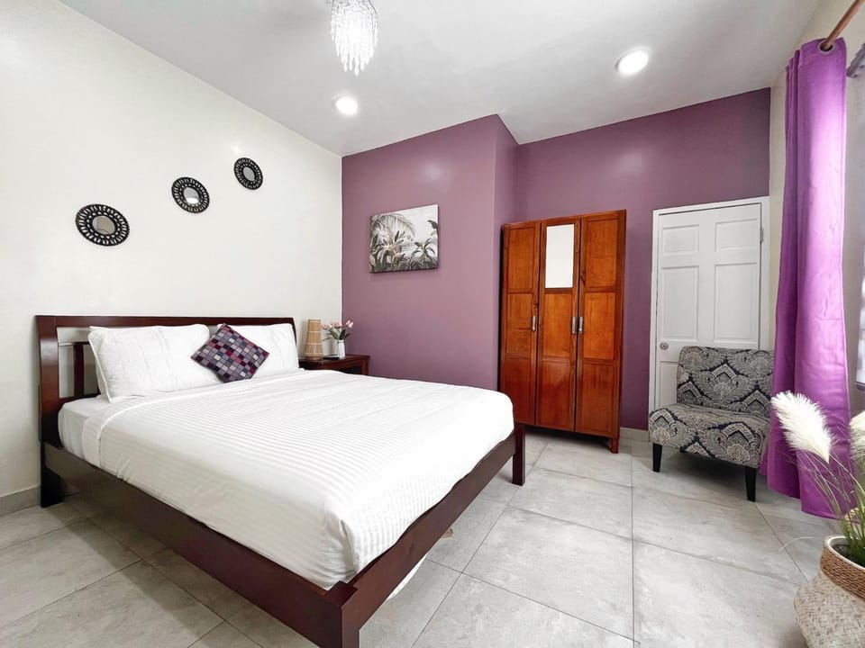 Bed, Photo of the whole room, Decorative detail, Bedroom, furniture, wardrobe