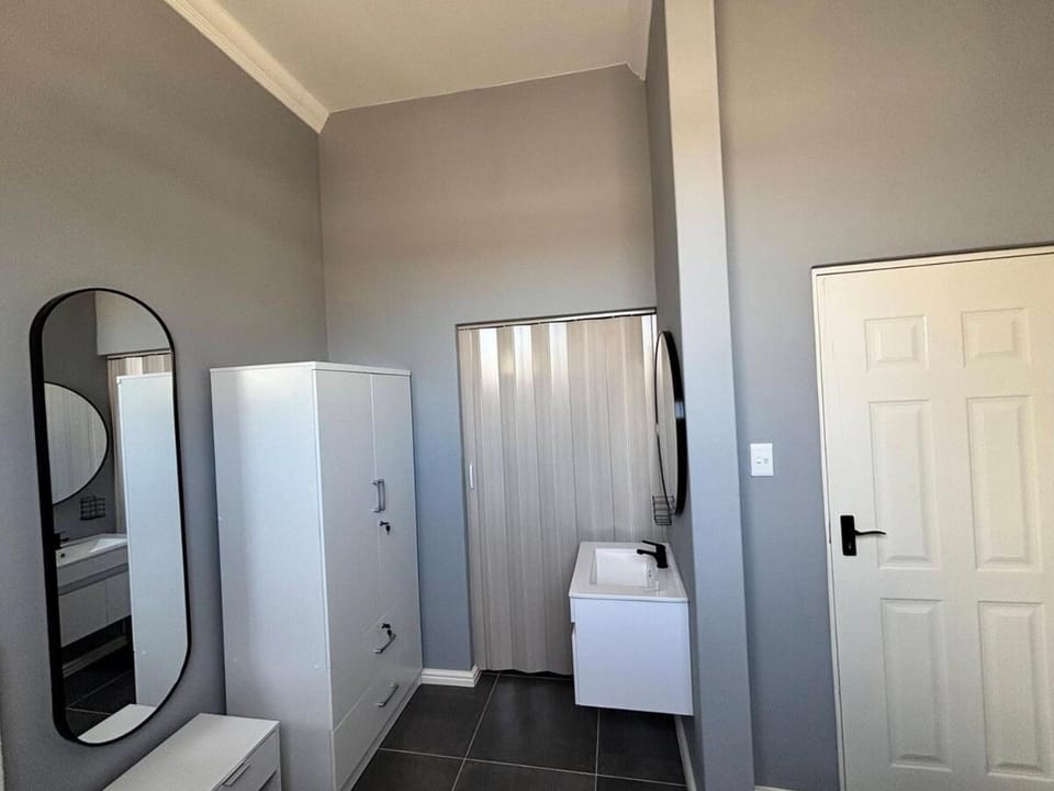 Entire 4-Bedroom House in Observatory House in Cape Town