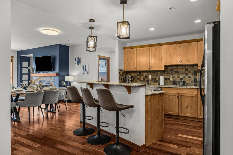 Seating area, kitchen