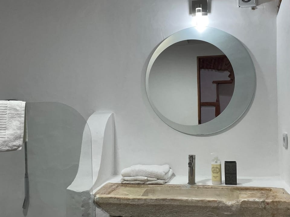Bathroom, towels