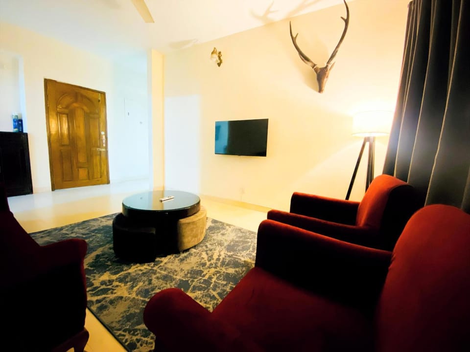 TV and multimedia, Living room, Evening entertainment