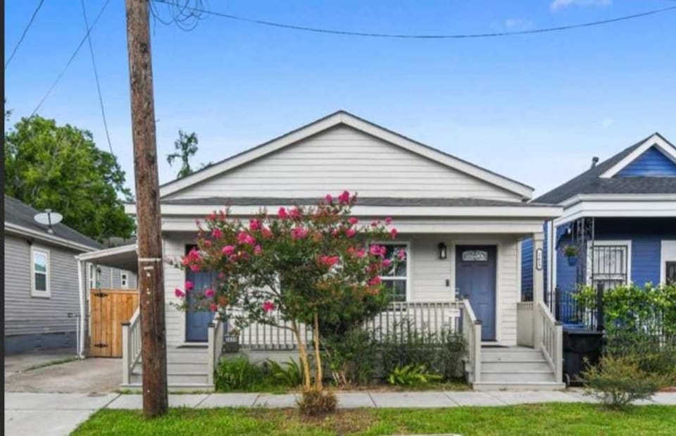 JazzFest Central Spotless 3BR w Driveway House in New Orleans
