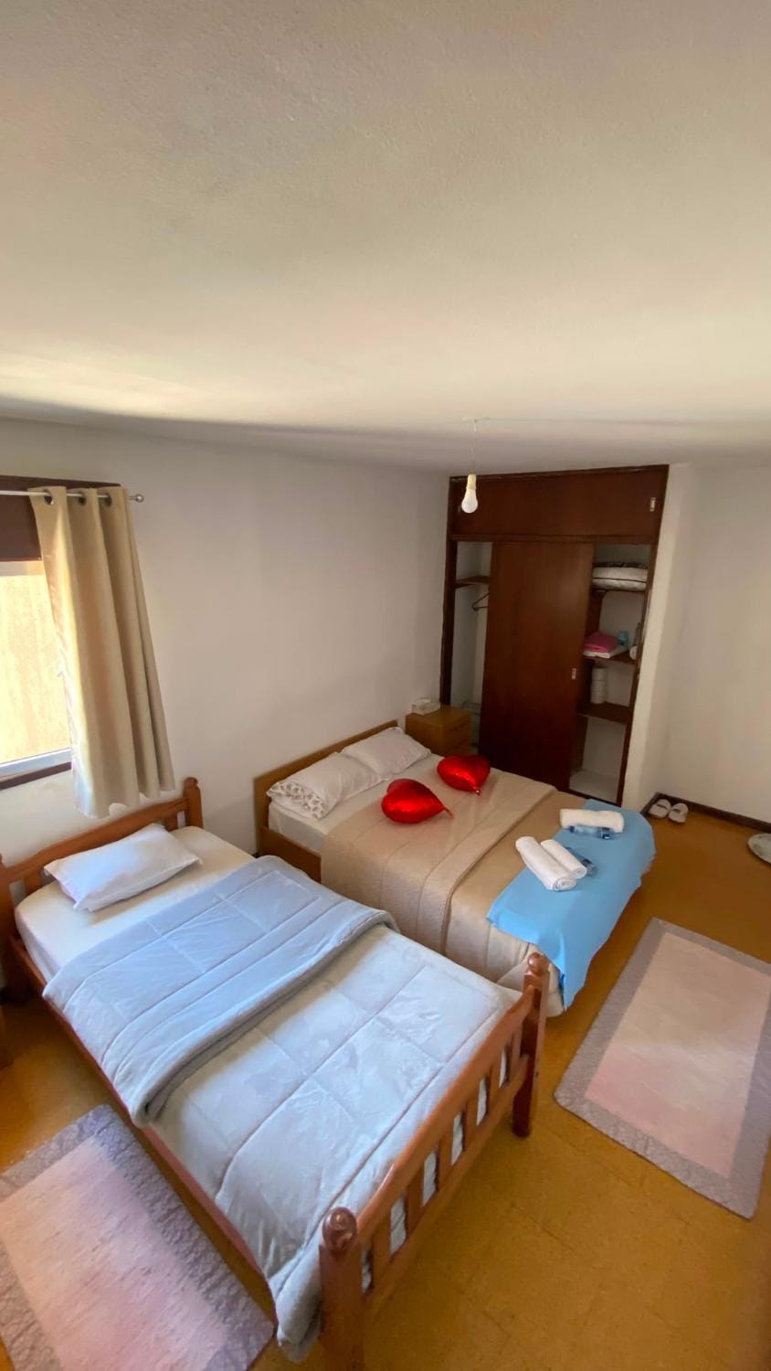 La vie rose chambre double avec salle de bain commune Apartment in Portugal
