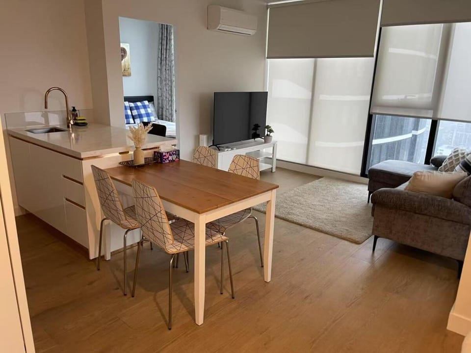 2802 - high rised 3 bedroom apartment in box hill with carpark Apartment in Melbourne
