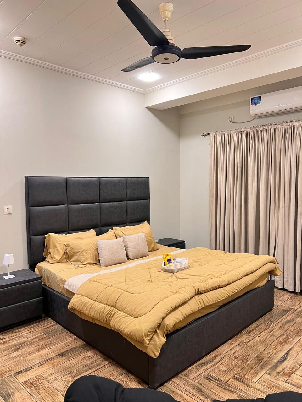 Photo of the whole room, Bedroom
