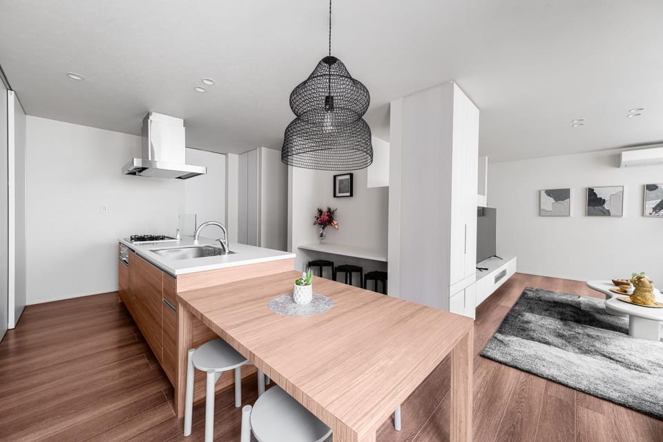 Dining area, kitchen