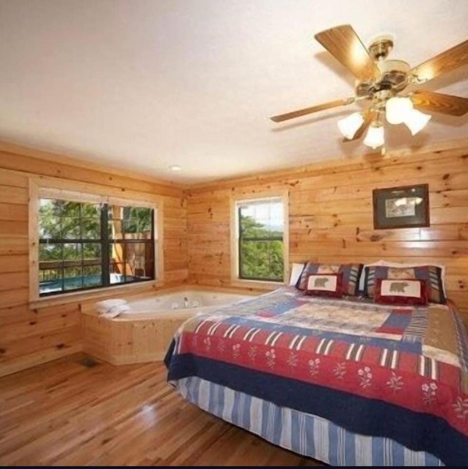 Spacious Secluded Cabin - Resort Cabin in Sevier County