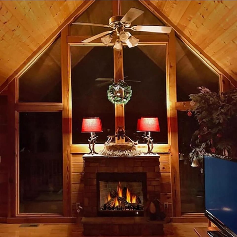 Spacious Secluded Cabin - Resort Cabin in Sevier County