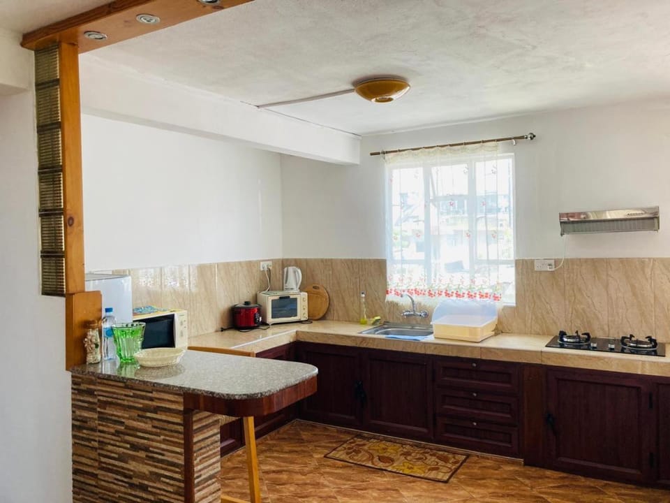 Kitchen or kitchenette, minibar, kitchen