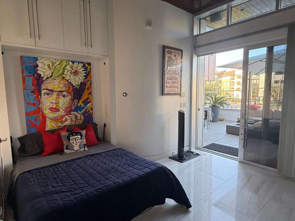 Private Art-Inspired Loft in Midtown with Skyline Views Apartment in Harris County