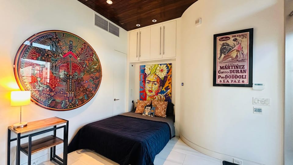 Private Art-Inspired Loft in Midtown with Skyline Views Apartment in Harris County