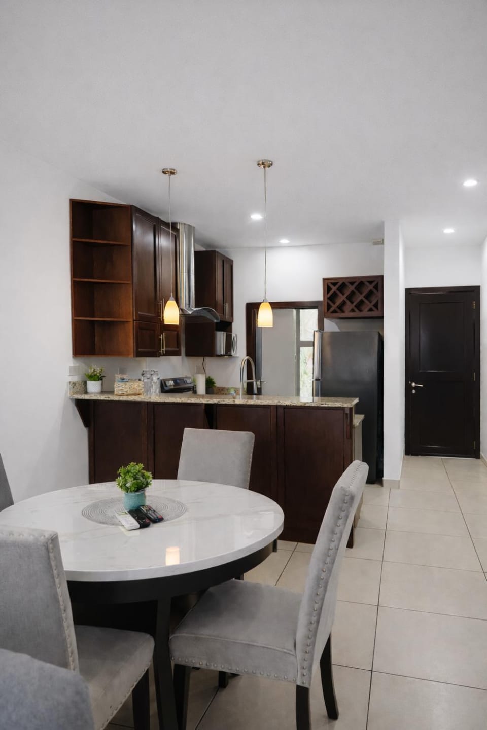 Kitchen or kitchenette, Living room, Seating area, Dining area, stove