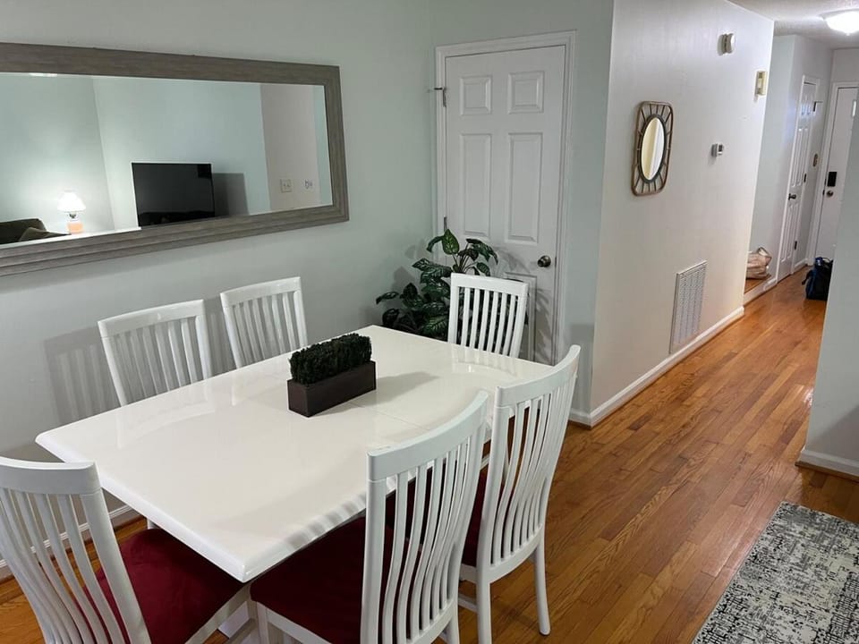 The White Door 2-bedroom townhouse near VT & RU Apartment in Virginia
