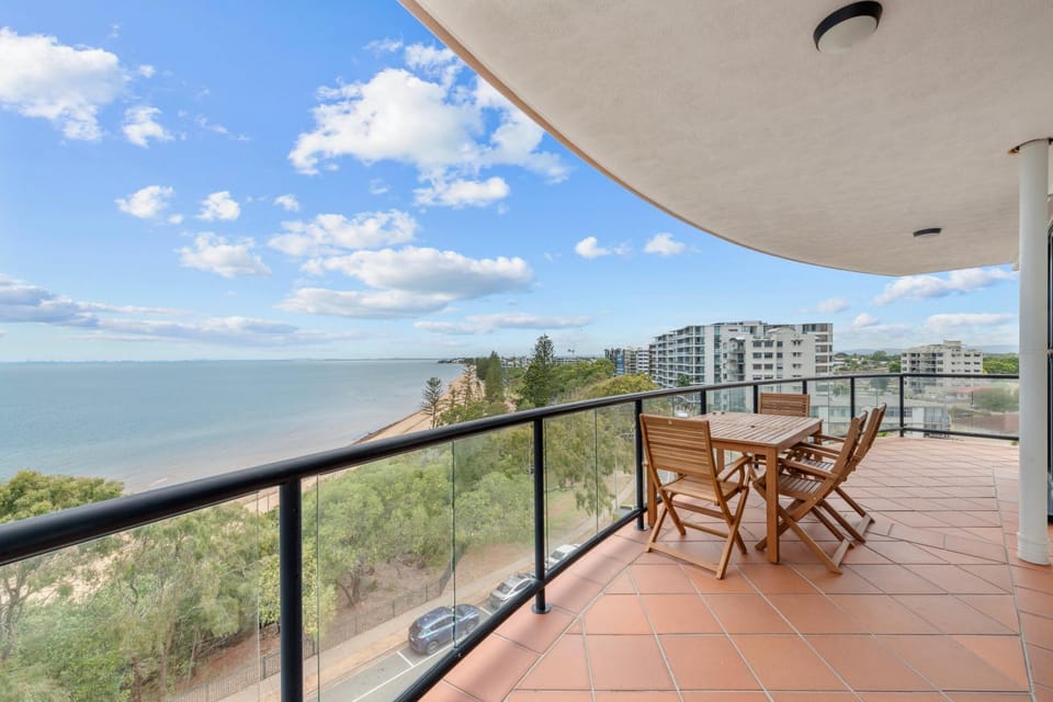 Property building, Patio, Day, Balcony/Terrace
