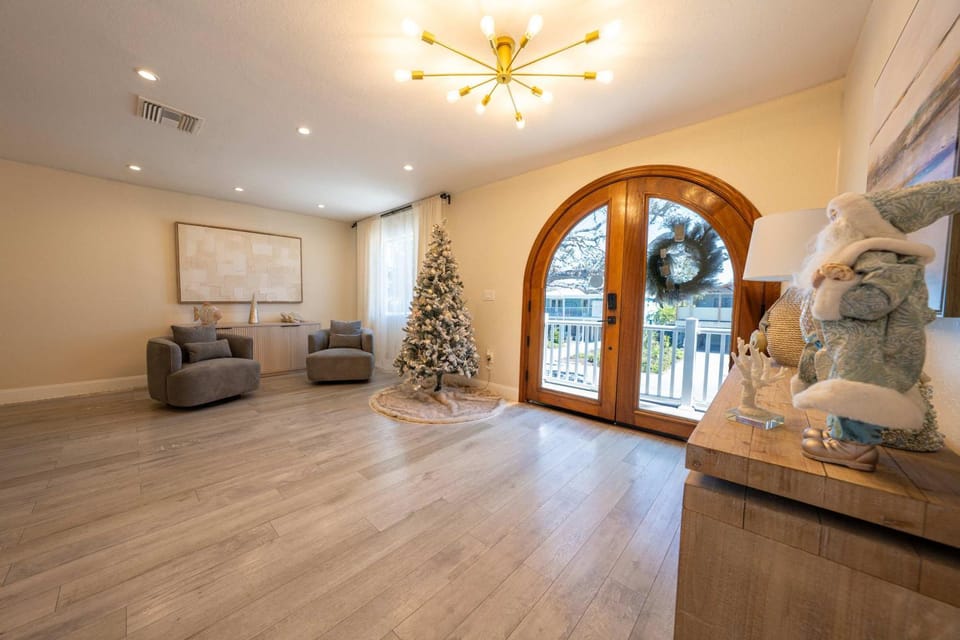 Starfish Beach Vacation Villa by Golden Coast Rentals House in Indian Rocks Beach
