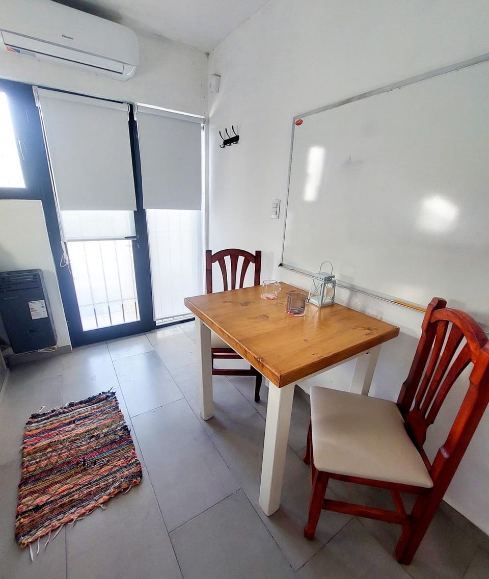 Seating area, Dining area, air conditioner